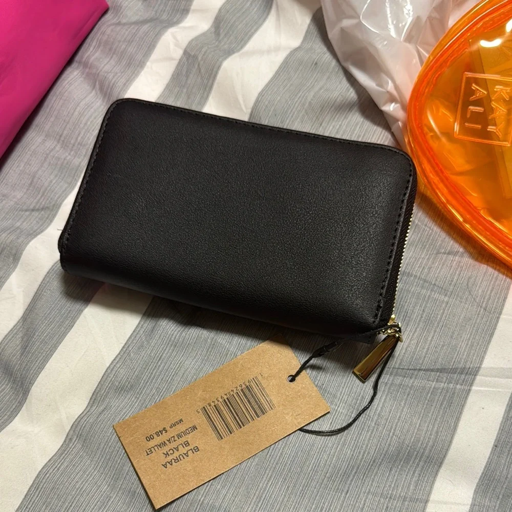 Steve Madden Black Quilted Wallet with Gold Logo - Picture 8 of 8